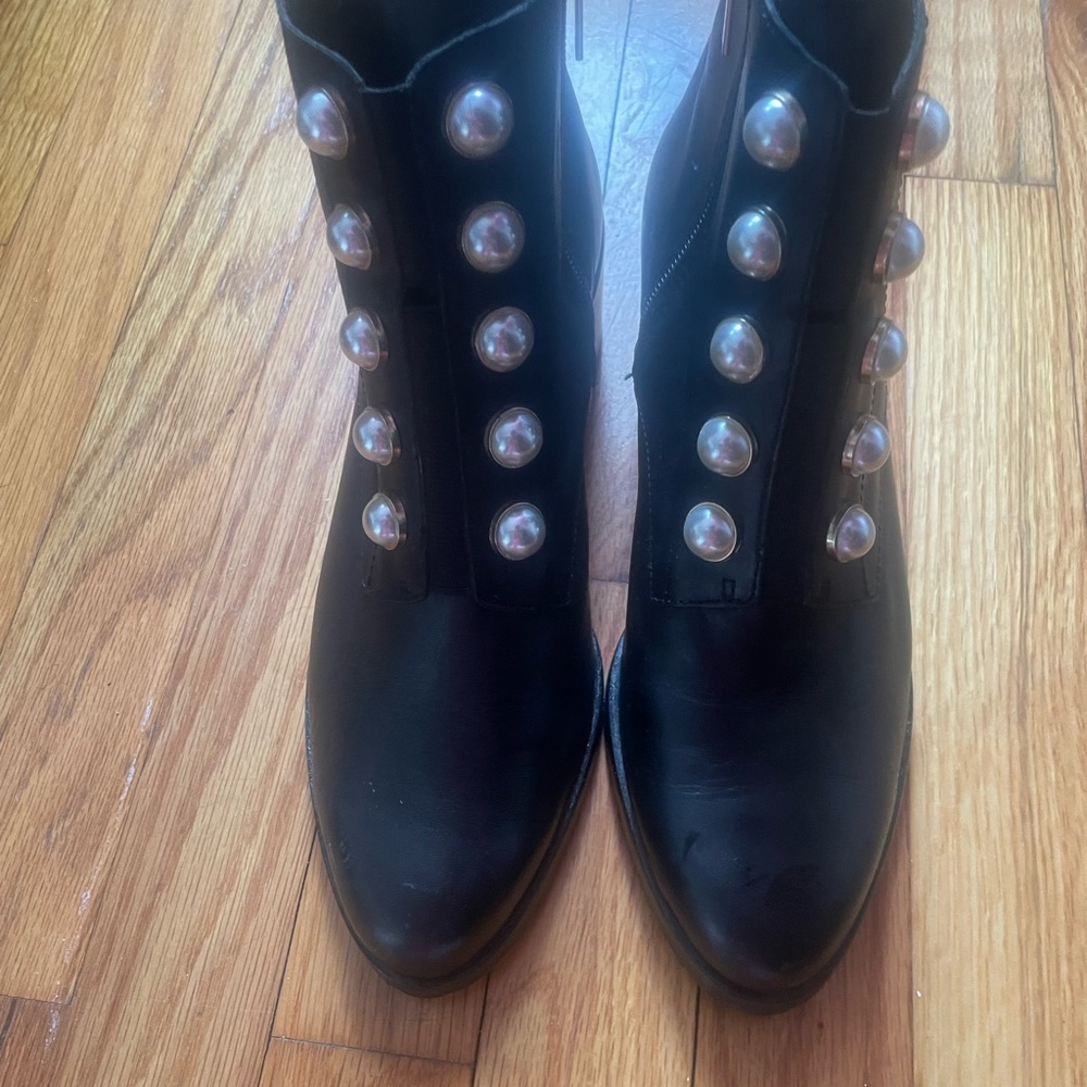 Elegant Black Pearl-Studded Women's Boots